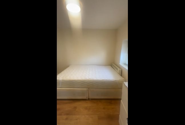 Studio Flat  Main Photo