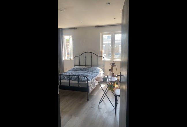 Nice En-suite for rent in Greenwich Main Photo