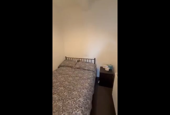 En-suite room in newly renovated detached house  Main Photo