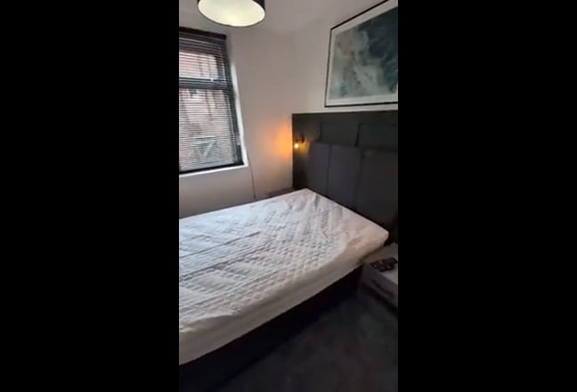 A large double room  Main Photo