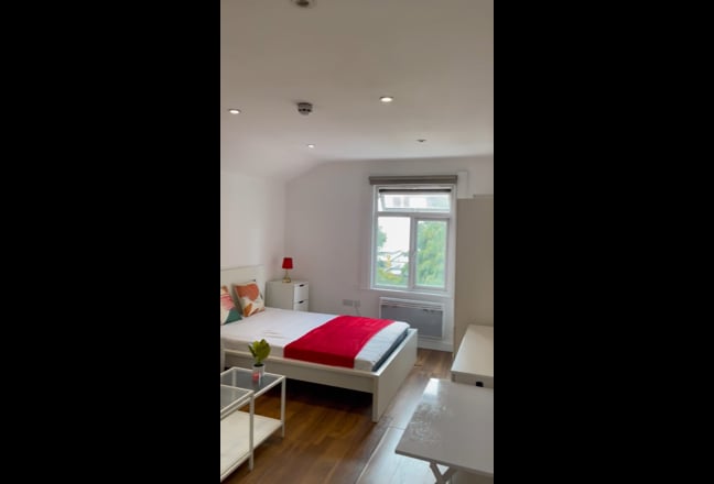 Large Studio Flats - Available - Shepherd's Bush Main Photo