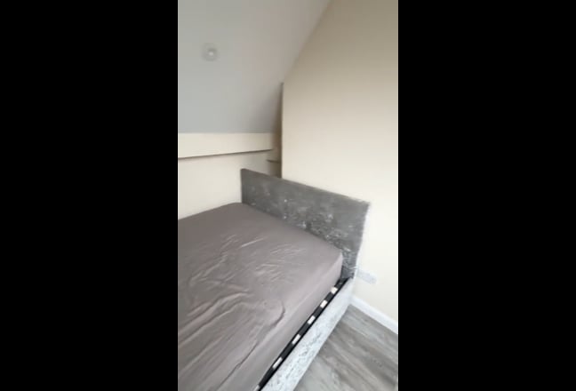 3 rooms in dagenham  Main Photo