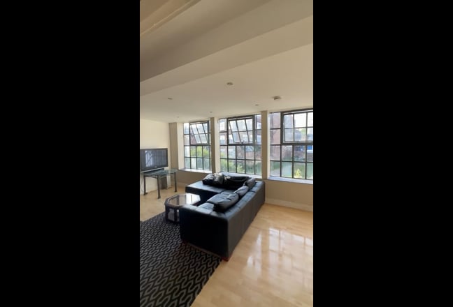 Spacious studio flat LU1, town centre Main Photo