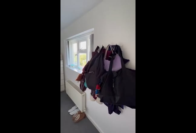 Two beds available in shared house :)  Main Photo