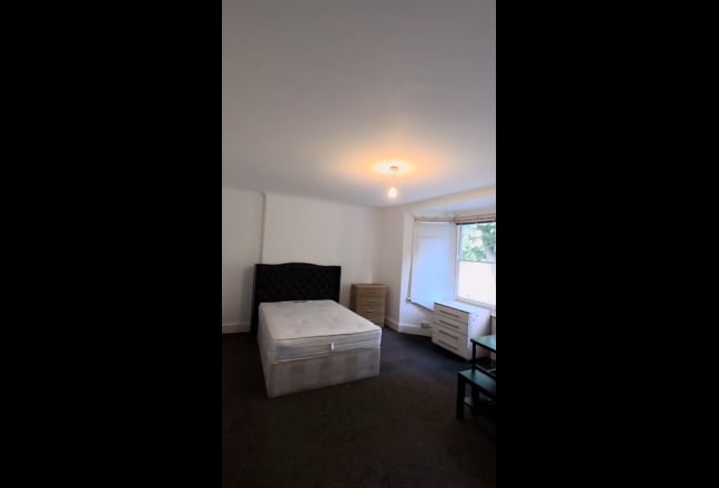 2  double bedrooms available from june  Main Photo