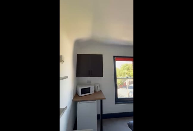 Modern 8 Bedroom En-suited Shared House Main Photo
