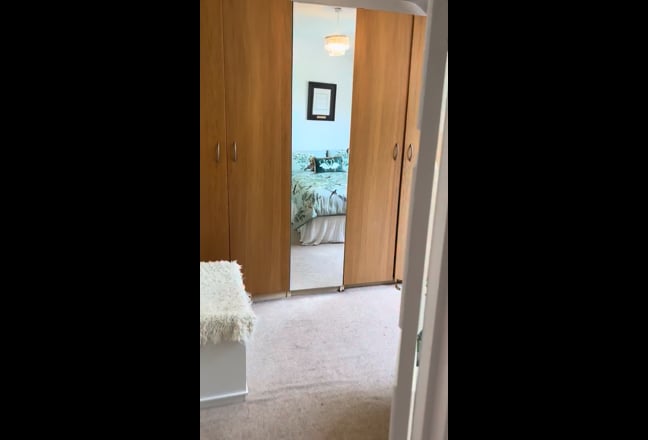 Large Double Room in Spacious Flat with Pets  Main Photo
