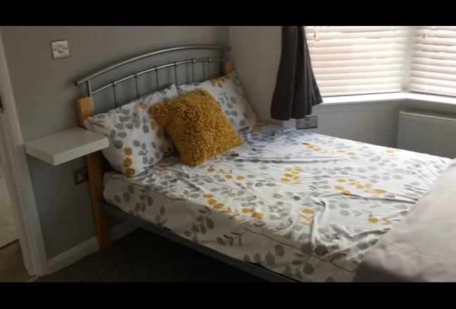 Spacious double en suite room - professional house Main Photo