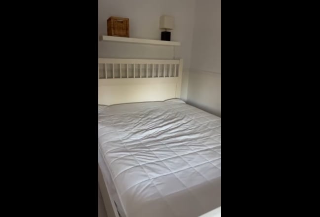 Small double bedroom & en-suite in student house Main Photo
