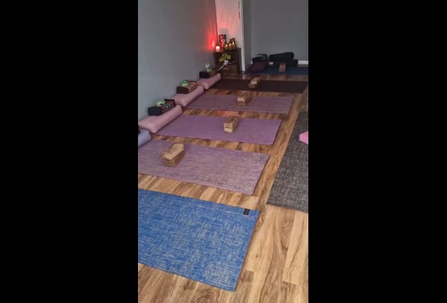 Large Well Furnished Room, Own Toilet and Shower. Main Photo
