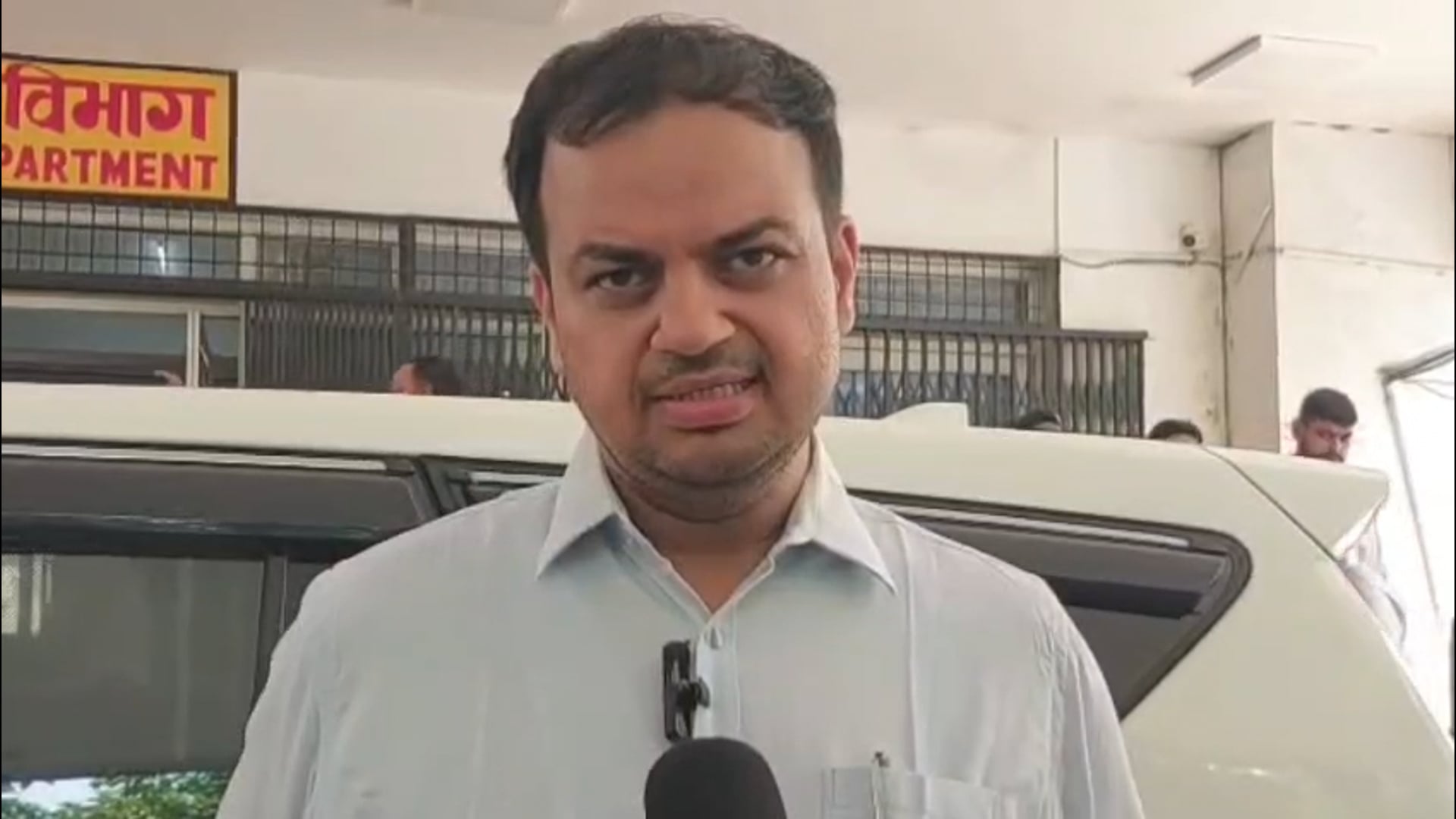 *गाजीपुर के सदर तहसील क्षेत्र में सरकारी कार्य के दौरान लेखपाल पर हुए जानलेवा हमले के बाद हाल-चाल जानने अस्पताल पहुंचे ड