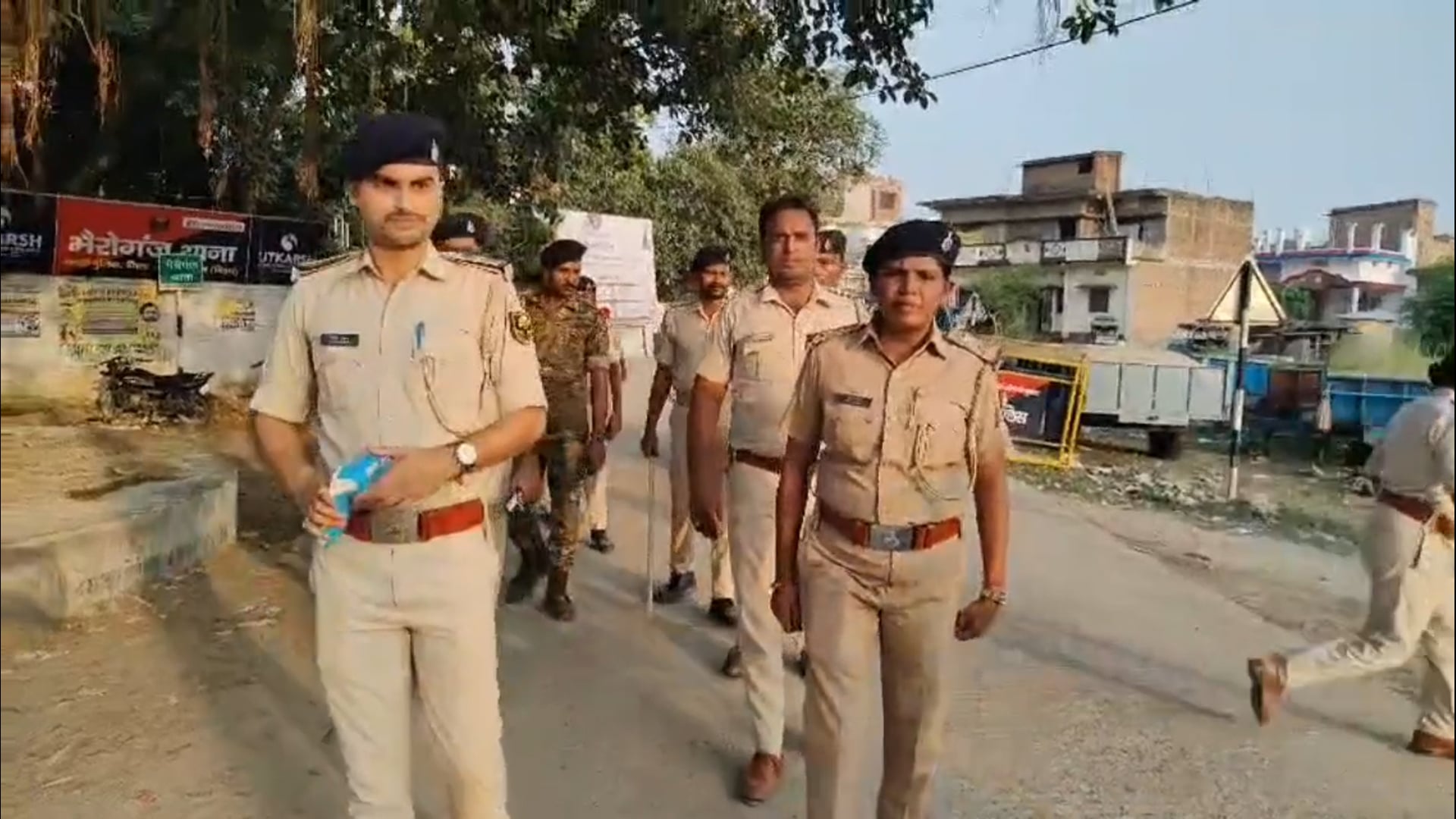 मुहर्रम पर्व को शांति पूर्ण माहौल में मनाने को लेकर निकाला गया फ्लैग मार्च।