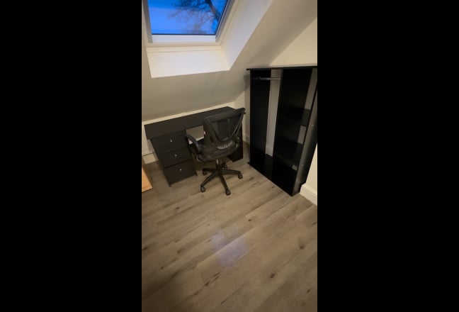 Stratford loft room for 1 person  Main Photo