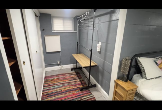 Bright Basement bedroom with private bathroom Main Photo
