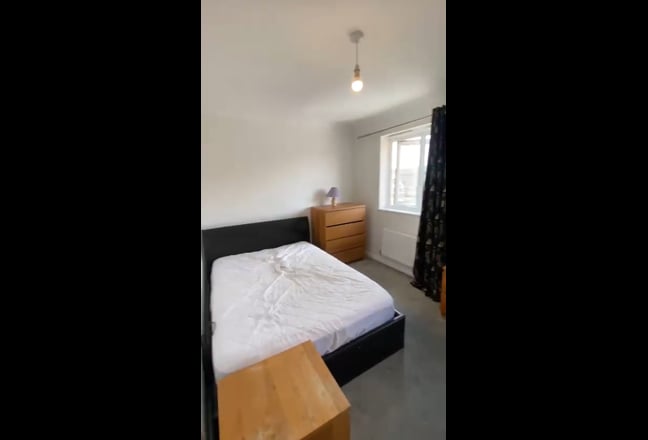 Large Double Room for Single Occupancy Main Photo