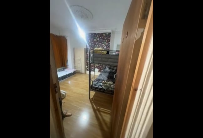 One double bedroom  Main Photo