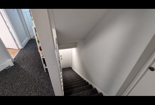 Spacious furnished room with access to own WC Main Photo