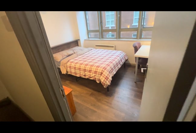  Furnished Room for Rent Main Photo