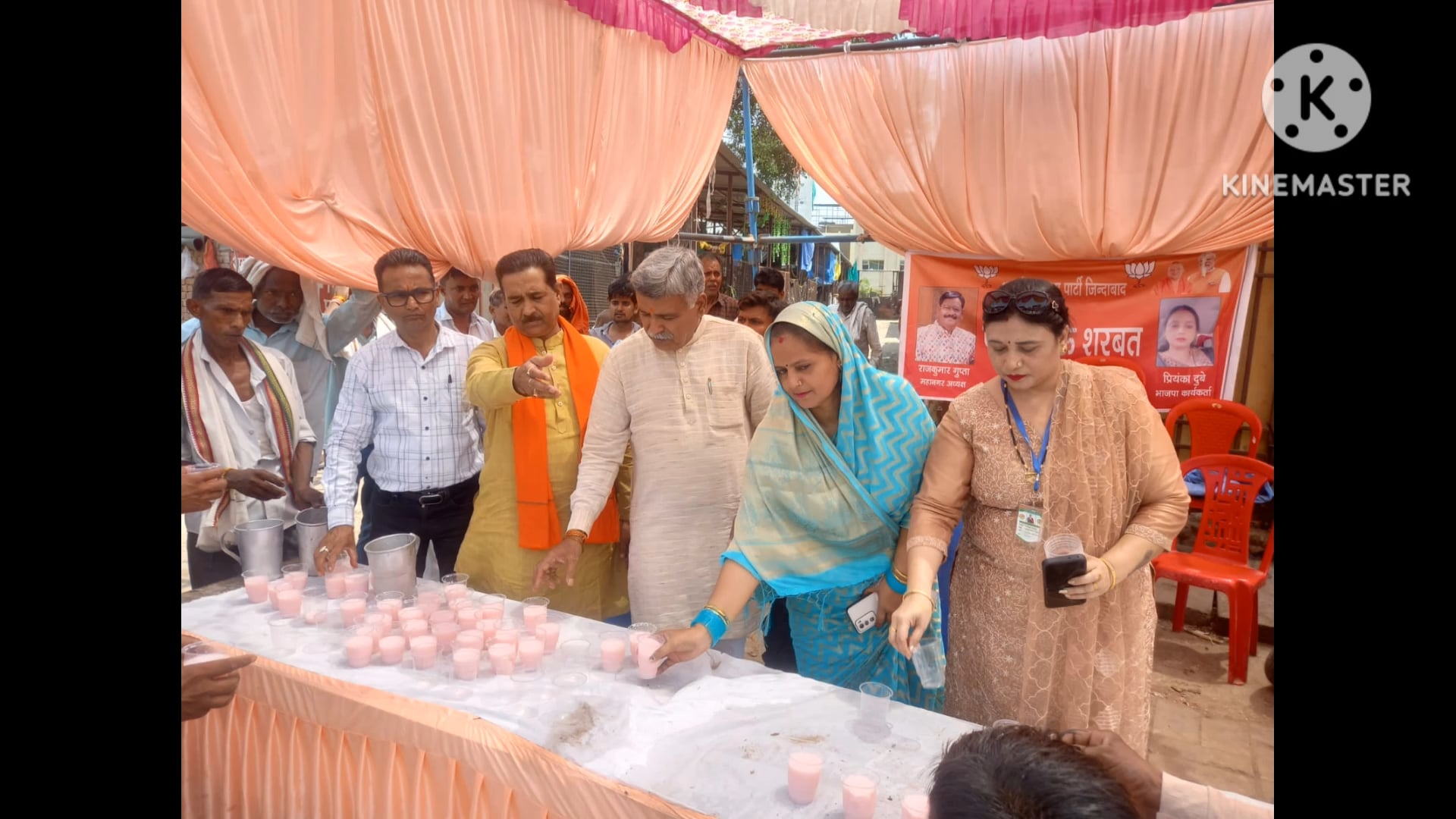 आज दिनांक 26 जून 2026 को भारतीय जनता पार्टी के तत्वाधान में बसई सब्जी मंडी आगरा पर सरवत वितरण का कार्यक्रम किया गया मम्म