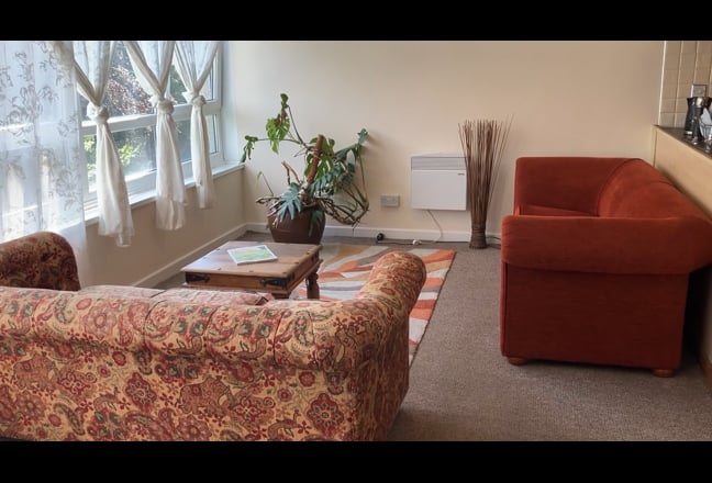 Entire large 2 double bed flat w garden, parking Main Photo