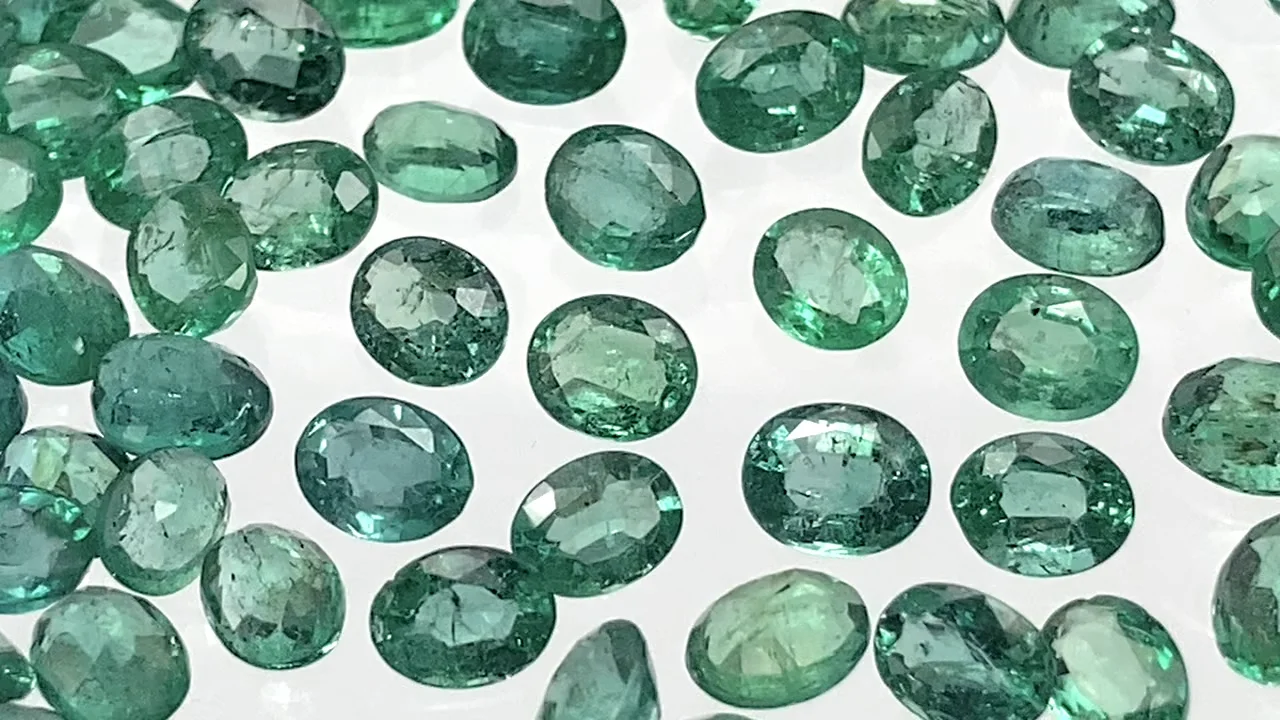 ザンビア産エメラルド ルース オーバルファセットカット4×3mm 5粒