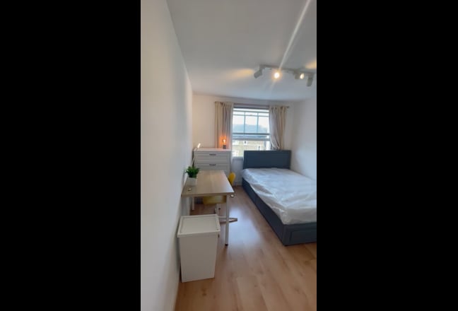 Large Double Room- 5 Min to Waterloo Station! [65] Main Photo