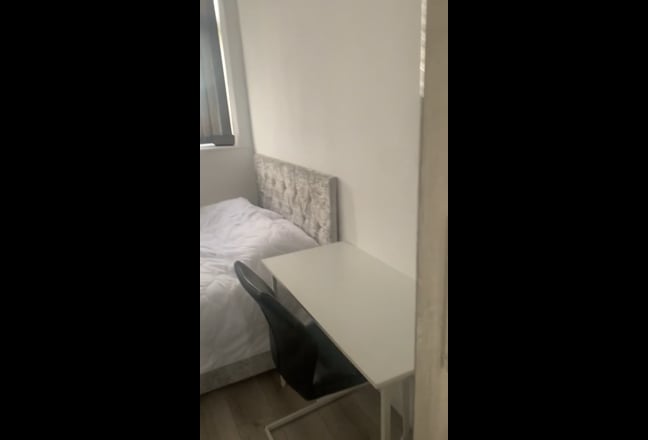 Room available asap Main Photo