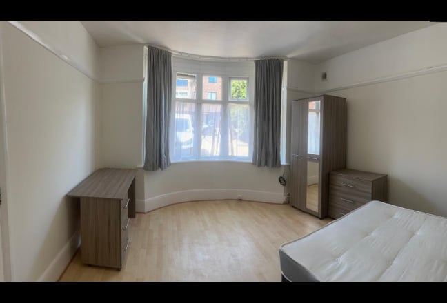 Newly Refurbished Double Room &pound;850 - Watford WD24 Main Photo