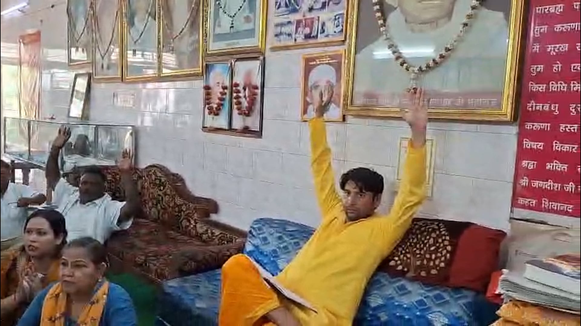 चिरंजीव सनातन सेवा मंडल द्वारा महीने के प्रत्येक एकादशी के उपलक्ष में श्री कृष्ण गौशाला शाहगंज में इस बार गौ माता राष्ट्