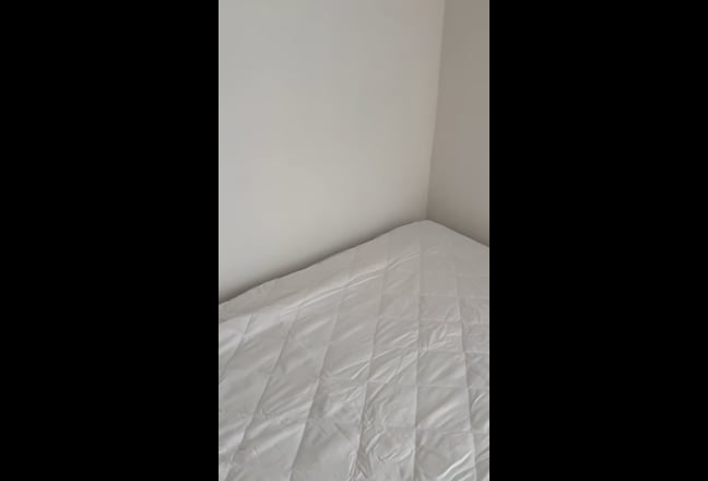 Large Basement (2 Rooms) near Slough High Street Main Photo