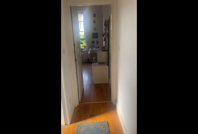 Spacious double bedroom in houseshare  Main Photo