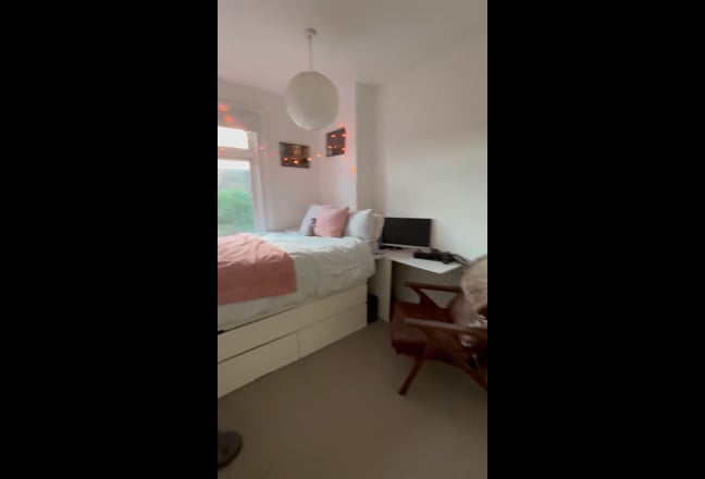 Double bed room in Tooting available now! Main Photo