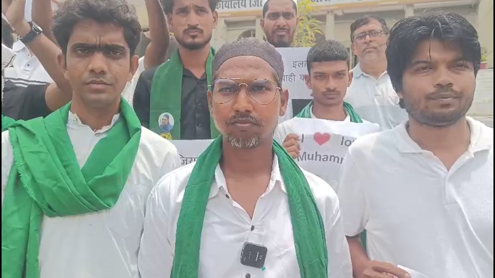 पैगंबर-ए-इस्लाम पर कथित टिप्पणी के विरोध में AIMIM का प्रदर्शन, निष्पक्ष जांच और कार्रवाई की मांग