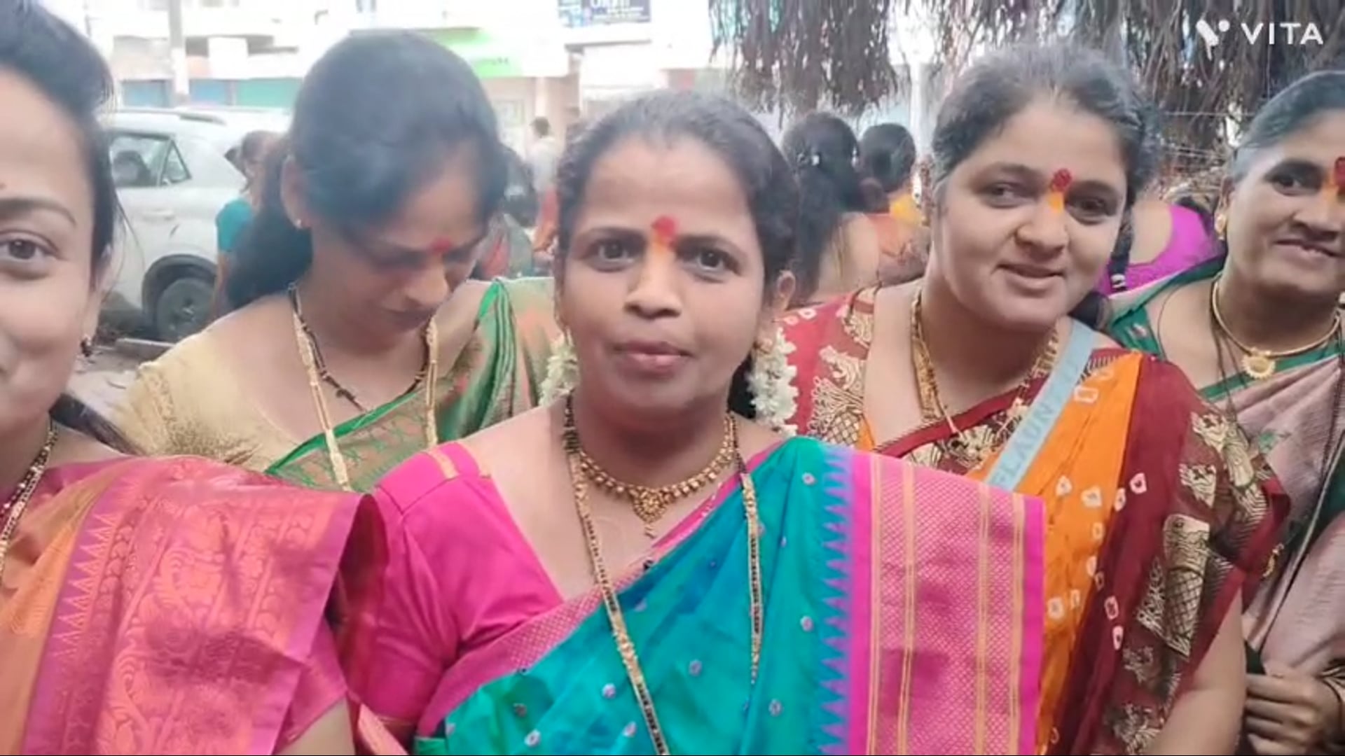 आज महिलां चा आवडता वटपौर्णिमा सण उत्साहात साजरा.