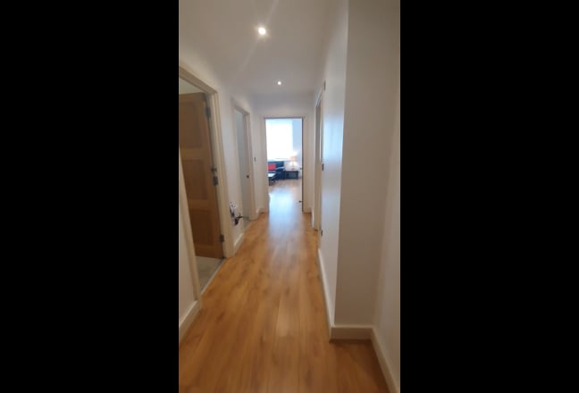 Luxury   2   bed   close  to  Tower Bridge, E1W Main Photo