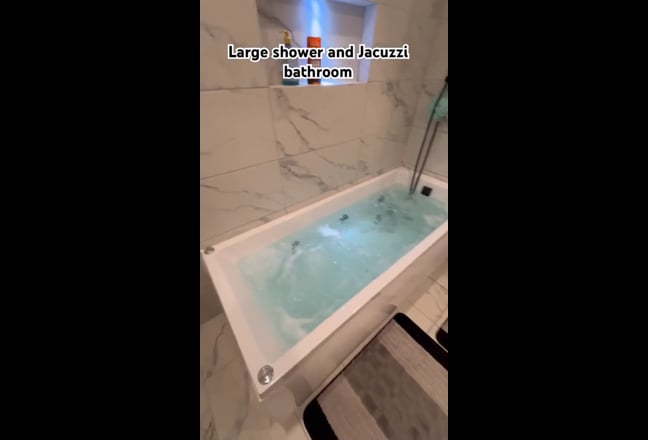 Spacious Double Room with Private Jacuzzi Bathroom Main Photo