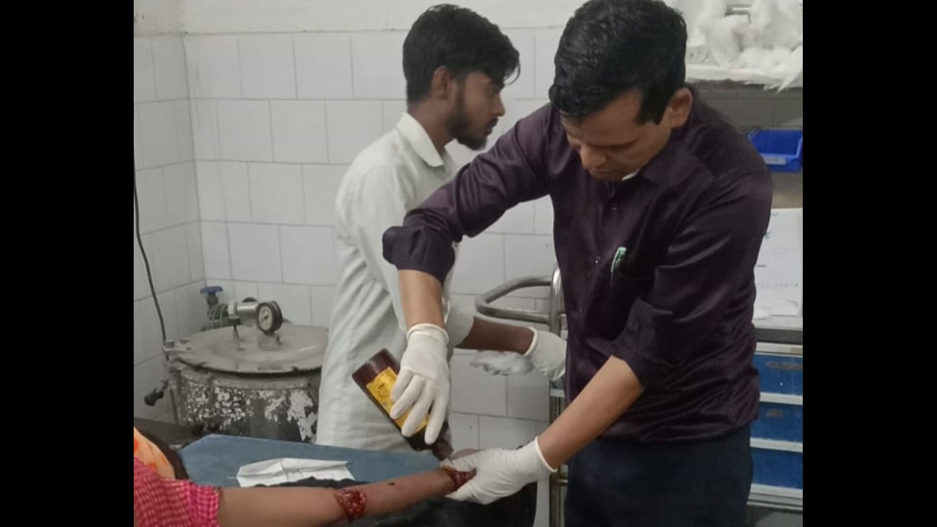 करकट की छत से गिरकर महिला गंभीर रूप से घायल, सदर अस्पताल नवादा रेफर