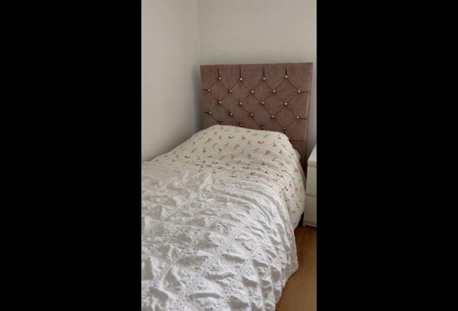 Windsor  Mon-Fri Let or 6 Month Let &pound;550 Main Photo