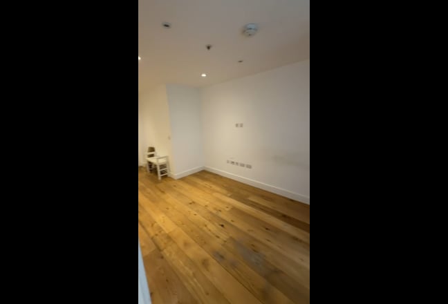 Fab 1 bed flat in Green Dragon House Croydon Main Photo