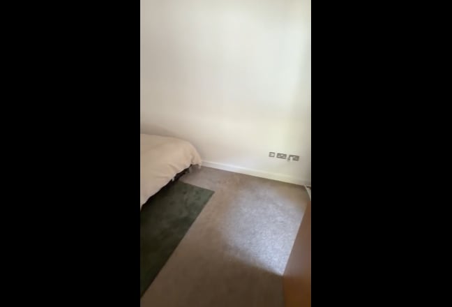 Ensuite in social 4 bed in Haggerston w/ dog Main Photo