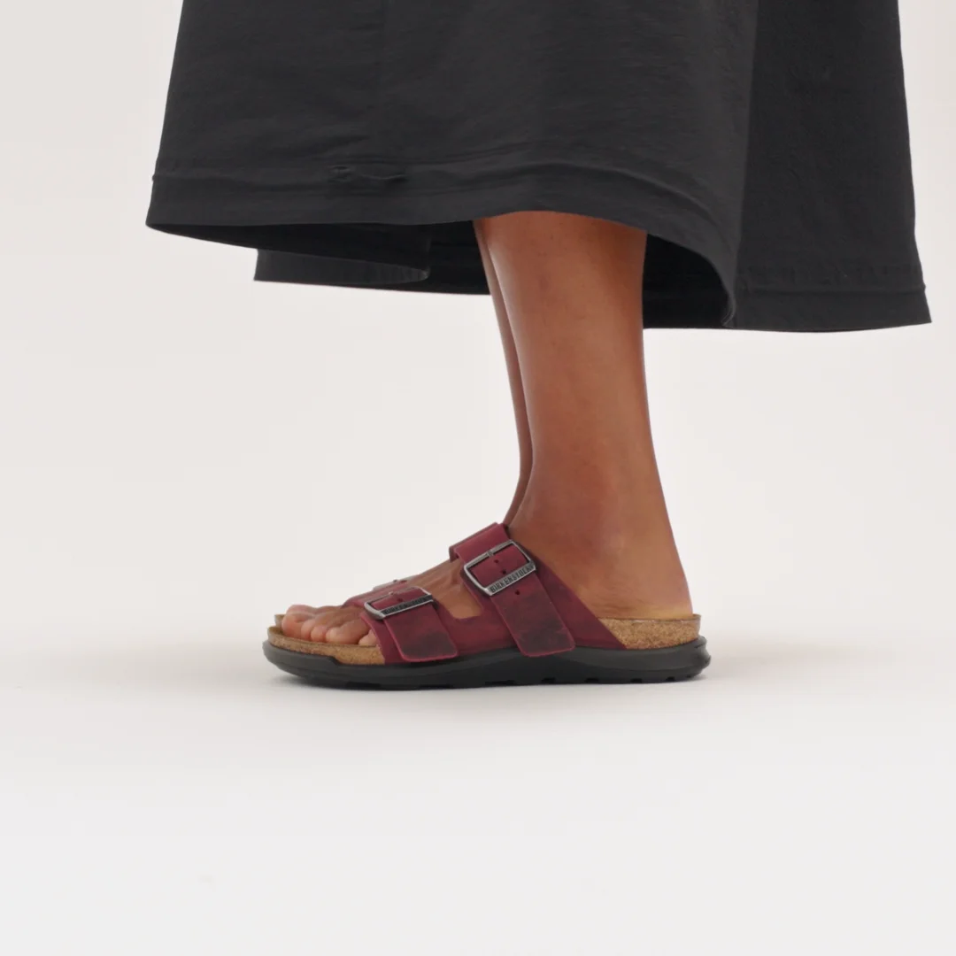 Arizona Crosstown Waxy Leather in Color Zinfandel | BIRKENSTOCK