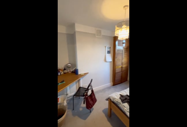 Lovely Bedroom available in Kennington Main Photo