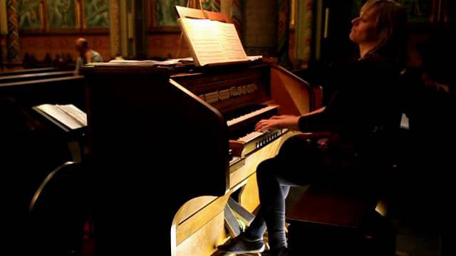 Toccata in F BWV 540 of J.S. Bach played by Willeke Smits on Vimeo