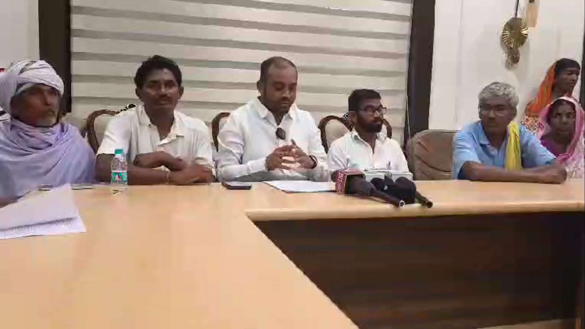 फॉरेस्ट च्या जागेवरील विमानतळाचा सर्वेक्षण तत्काळ थांबवा महेंद्र ब्राम्हणवाडे पत्रकार परिषद मध्ये आव्हान 