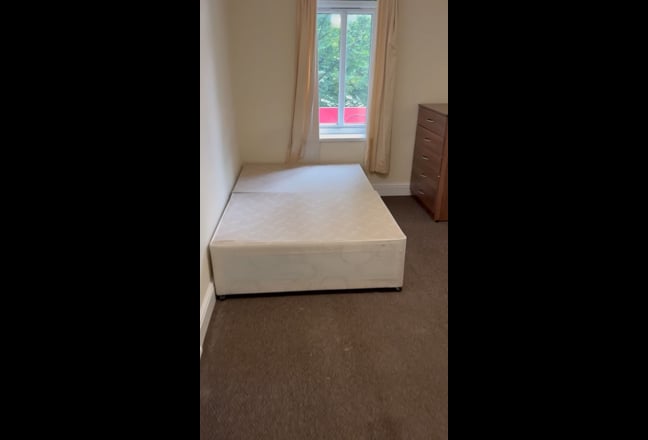 Cowley Rd Room | &pound;700PCM | 1 Jul Main Photo