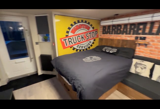 Video 1: Studio 03: Photo A