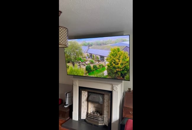 Room to rent in a homely house in Dunmurry 15 mins Main Photo