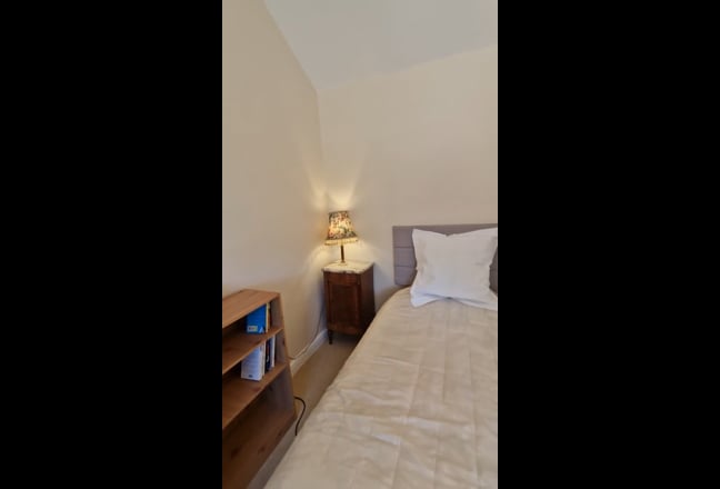 Attractive spacious room in very quiet house. Main Photo