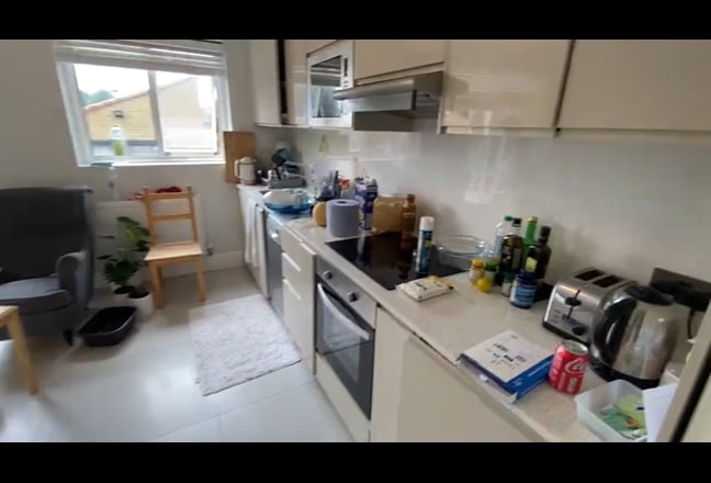 89S2 | Huge Modern Garden Studio  | Bills included Main Photo