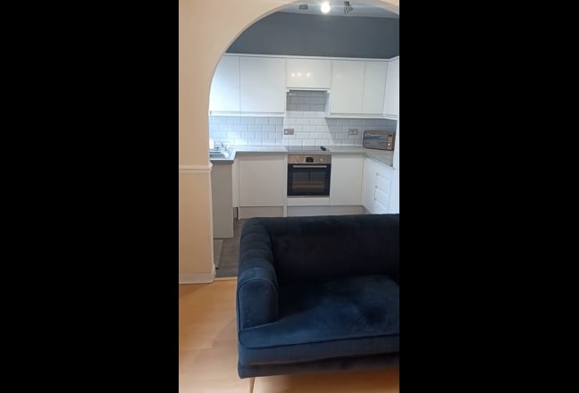 Female only 4-Bedroom House Share Main Photo